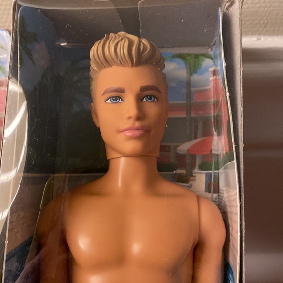 Barbie & some guy at the Beach - Picture 4 of 5